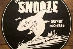 slipmat-les-snooze-surfin-noordzee