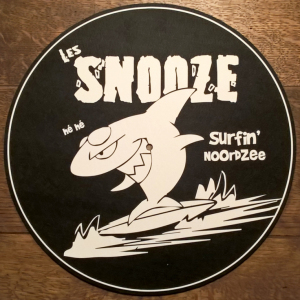 slipmat-les-snooze-surfin-noordzee